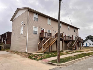 710 W College St, Carbondale, IL 62901