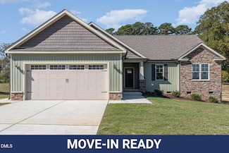 145 Tee Dr, Selma, NC 27576