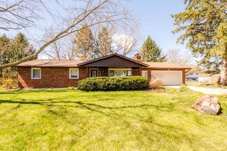 8794 Meadowview Ct, Berrien Springs, MI 49103