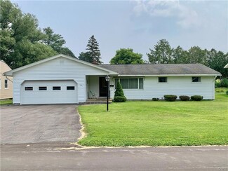 9 Hillside Dr, New York Mills, NY 13417