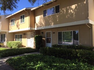 3 Comstock Queen Ct, Mountain View, CA 94043