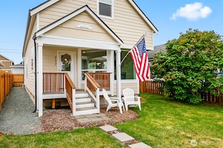 807 24th St, Anacortes, WA 98221