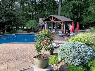 21 Golf Course Dr, Suffern, NY 10901