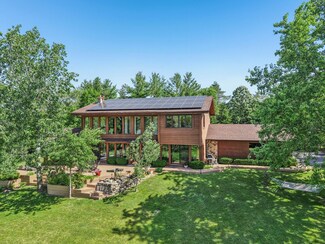 W318S4121 Highview Rd, Waukesha, WI 53189