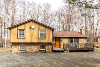 1141 Lakeland Dr, Lake Ariel, PA 18436