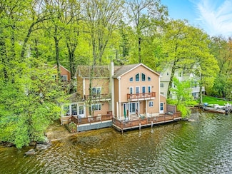28 Downey St, Hopkinton, MA 01748