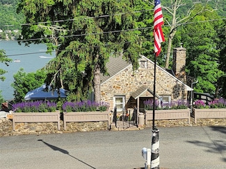 56 Indian Trail N, Greenwood Lake, NY 10925