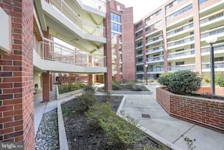1951 Sagewood Ln Unit 14, Reston, VA 20191