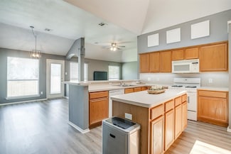 9805 Rockledge Rd, Fort Worth, TX 76108
