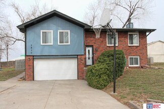 2830 Hallmark Ct, Lincoln, NE 68507
