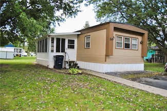 26 Meadowlark Dr, Avon, NY 14414