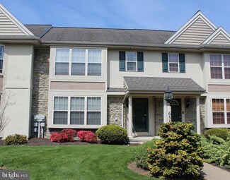638 Royal View Dr, Lancaster, PA 17601