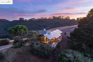 100 Tres Mesas, Orinda, CA 94563