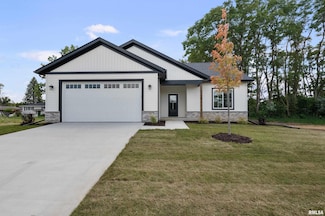 4730 Willow Cir, Davenport, IA 52806