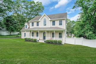 10 Jackson St, Nesconset, NY 11767