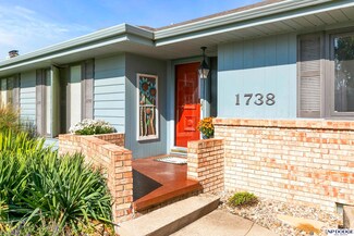 1738 Parkview Dr, Fremont, NE 68025