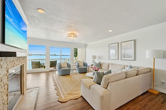 2 Mariner Village Dr, Seabrook, TX 77586