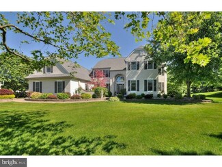 1 Woodland Dr, Cranbury, NJ 08512