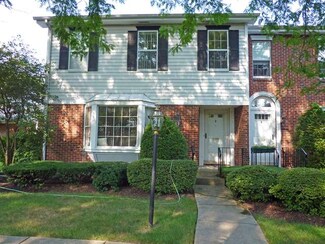 9030 Forestview Rd, Evanston, IL 60203