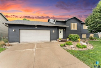 7708 W Waterford St, Sioux Falls, SD 57106