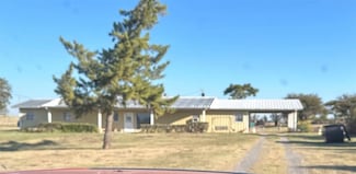21281 E 987 Rd, Foss, OK 73647