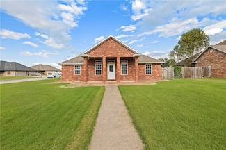 301 Hindman Dr, Prairie Grove, AR 72753