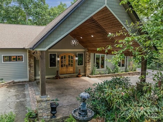 105 Blackberry Ln, Fairview, NC 28730