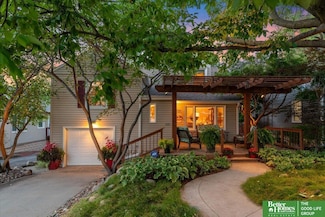 6020 Hickory St, Omaha, NE 68106