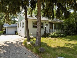 N4217 Lake View Dr, Markesan, WI 53946