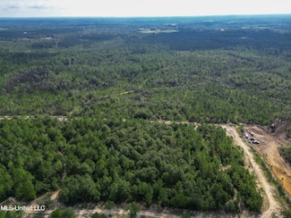5 Whitfield Dr, Kiln, MS 39556