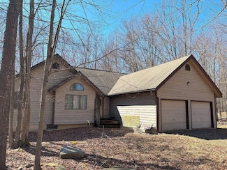 34 Lehigh River Dr S, Gouldsboro, PA 18424