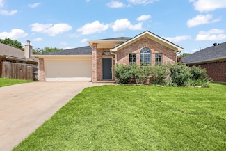 708 Carette Dr, Fort Worth, TX 76108