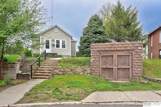 2784 Dupont St, Omaha, NE 68105