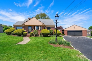 27 Ludlow St, Acushnet, MA 02743