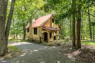 72 Piney Trail, Berkeley Springs, WV 25411