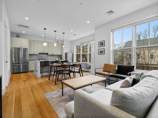 65 Green St Unit 203, Boston, MA 02130