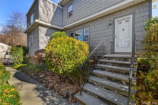 45 Pamela Ln, Valhalla, NY 10595