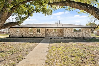 310 E 6th St, Kaufman, TX 75142