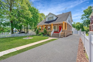 11 Whaley St, Freeport, NY 11520