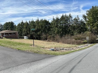 000 Martin St, Claypool Hill, VA 24637