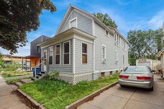 910 19th Ave NE, Minneapolis, MN 55418