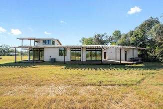 1802 Man o War Dr, Garfield, TX 78617