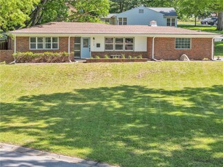 718 E Red Rd, Independence, MO 64055