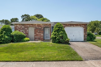 19 Clay Cir, Brick, NJ 08724
