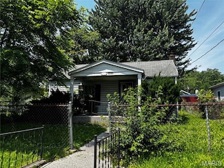2205 N 5th St, Saint Charles, MO 63301