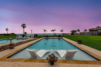 2662 E Bayshore Dr, San Leon, TX 77539