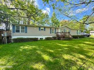28 Oakview Ln, Waymart, PA 18472