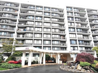 300 High Point Dr Unit 514, Hartsdale, NY 10530