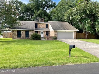 106 Avery Dr, Youngsville, LA 70592