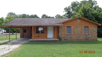 201 Elmview St, Bolivar, TN 38008